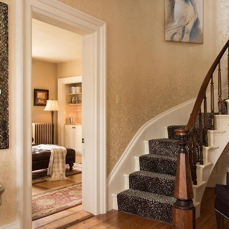 Gothic Eves Inn And Spa Bed And Breakfast Trumansburg Εξωτερικό φωτογραφία