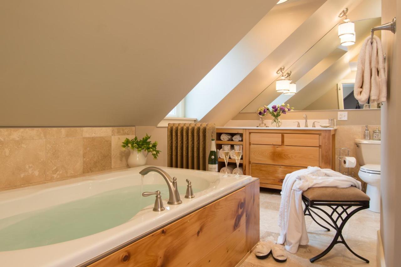 Gothic Eves Inn And Spa Bed And Breakfast Trumansburg Εξωτερικό φωτογραφία