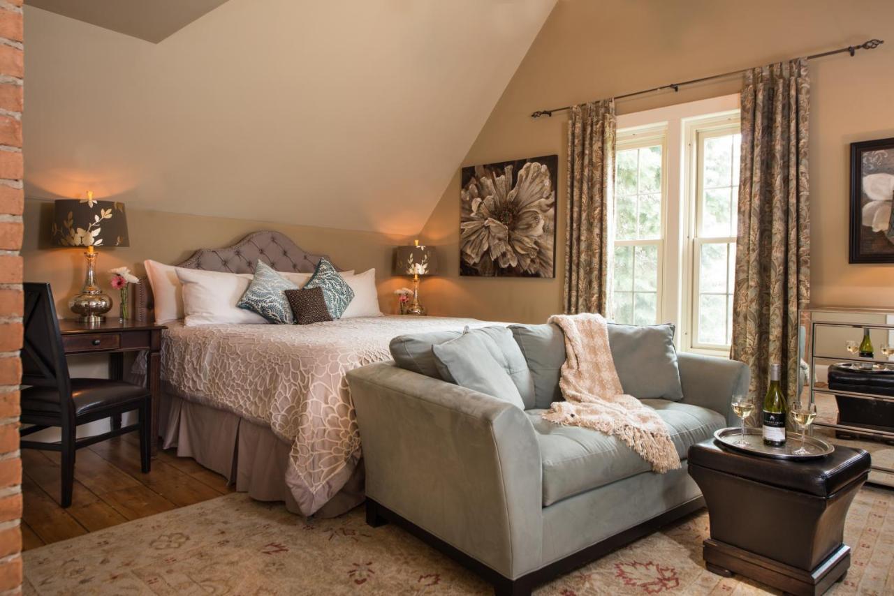 Gothic Eves Inn And Spa Bed And Breakfast Trumansburg Εξωτερικό φωτογραφία