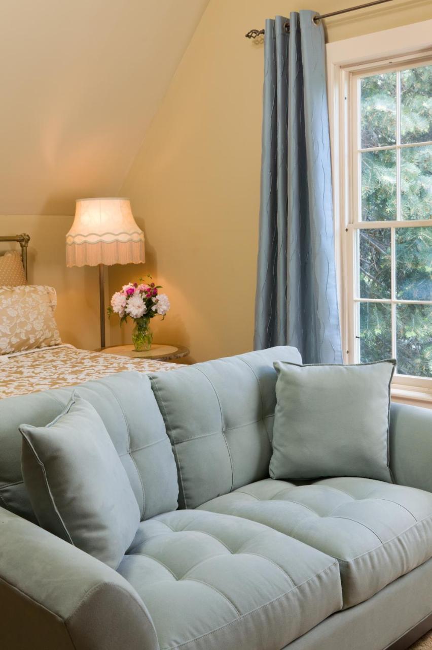 Gothic Eves Inn And Spa Bed And Breakfast Trumansburg Εξωτερικό φωτογραφία