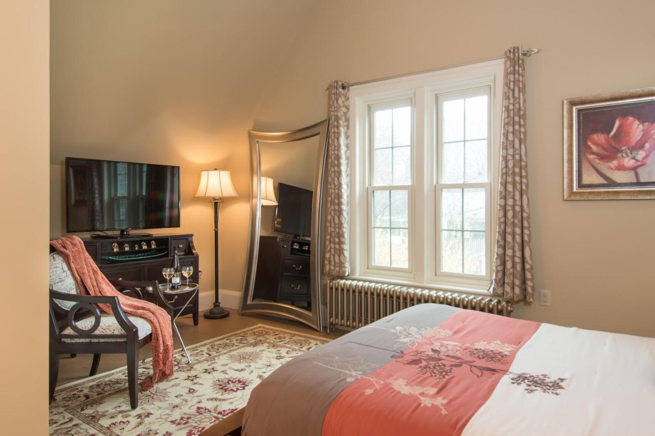 Gothic Eves Inn And Spa Bed And Breakfast Trumansburg Εξωτερικό φωτογραφία