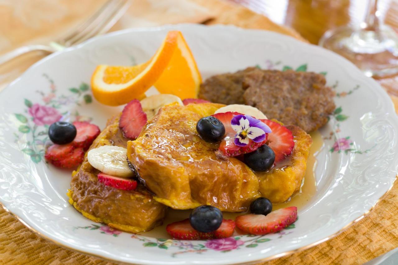 Gothic Eves Inn And Spa Bed And Breakfast Trumansburg Εξωτερικό φωτογραφία